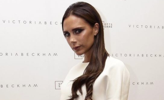 Pse nuk buzëqesh kurrë në foto? Victoria Beckham tregon më në fund arsyen