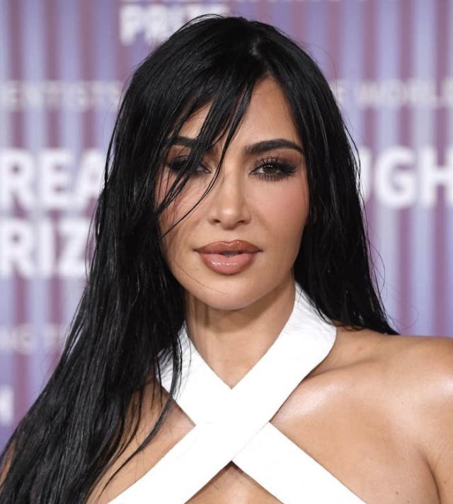 Siç rrallë e shohim, Kim Kardashian shfaqet pa pikë make up-i në fytyrë