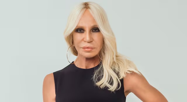 Donatella Versace shokon fansat në daljen e fundit, ndryshim drastik (foto)