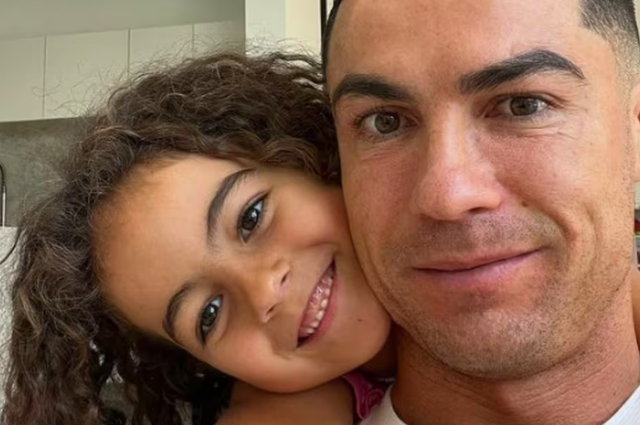 Vajza e Cristiano Ronaldo merr gjithë vëmendjen e rrjetit, video që shkaktoi të qeshura